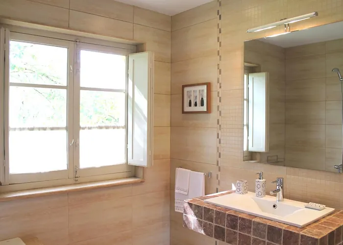 Casa De Aldea En El Concejo De Nava, En El Centro De Asturias